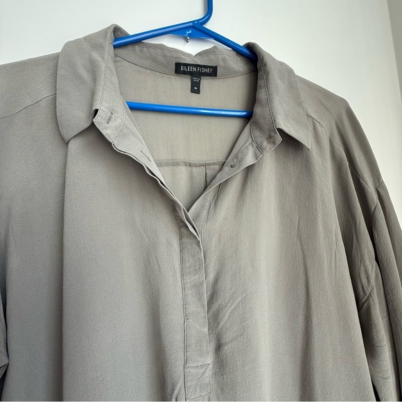 SALE‼️Elegant Silk Eileen Fisher Gray Blouse - Picture 6 of 7